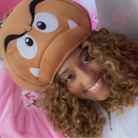 Meet your Posher, Ashley - Picture 2 of 2